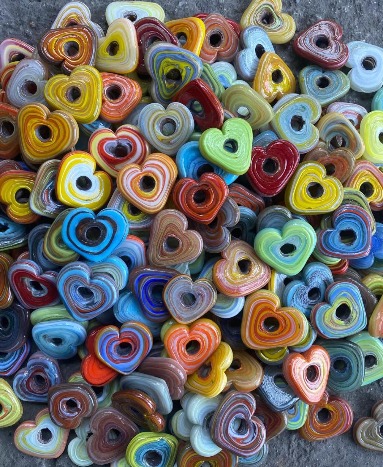 WhatsApp Image 2025-11-18 at 1.46.38 PM Random Color Hearts -2 cm- Normal Style -100 pcs - Image 1