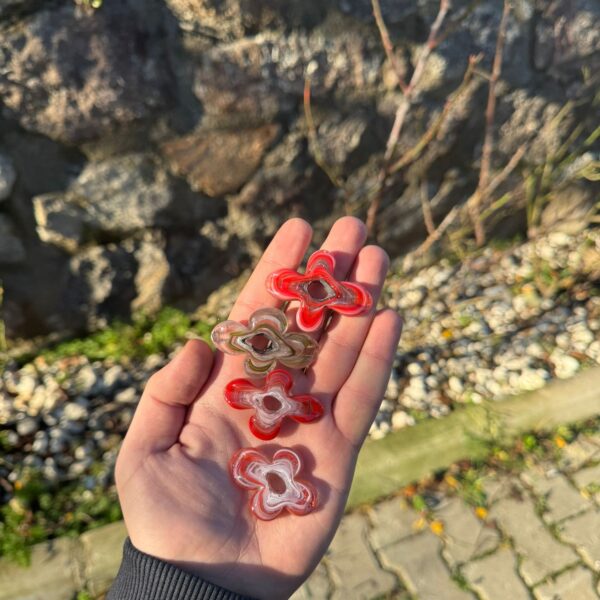 Random Color Clover – 3 cm –